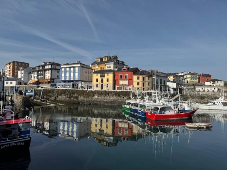 que ver cerca de cudillero puerto de vega