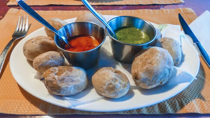 platos tipicos de espana papas arrugadas con mojo picon