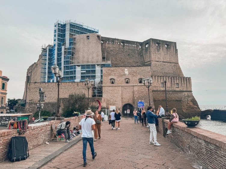 que ver en napoles castillo del huevo
