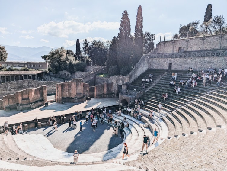 que ver en pompeya teatro