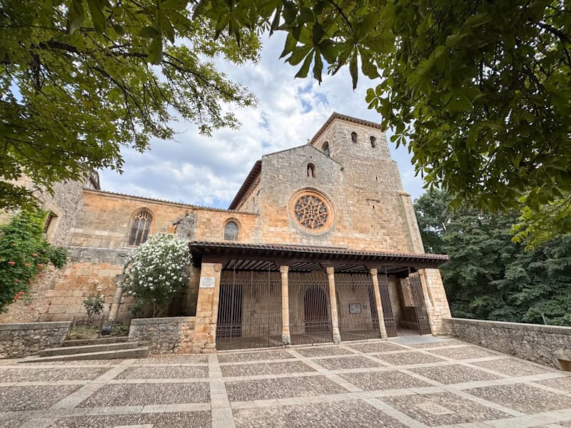 que ver en covarrubias ex colegiata de san cosme y san damian