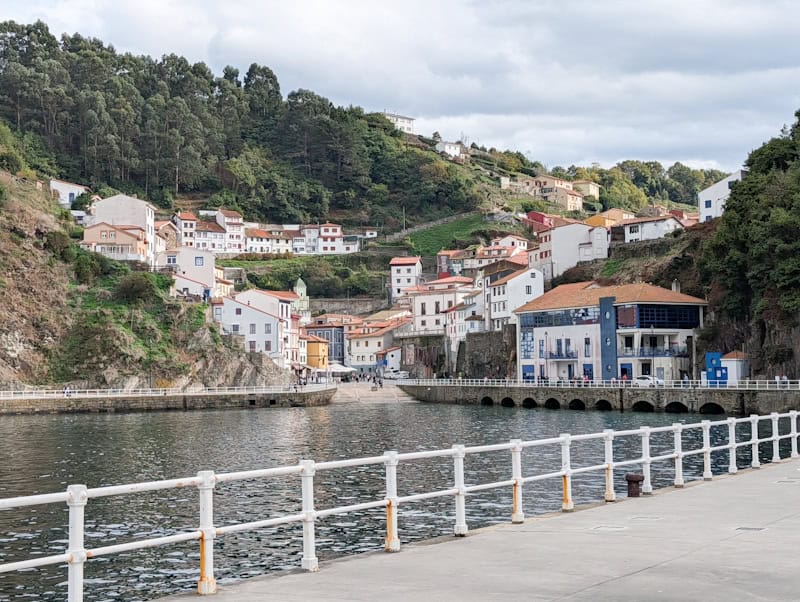 que ver cerca de puerto de vega cudillero