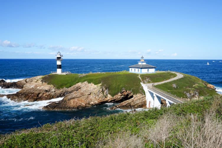 que ver cerca de puerto de vega ribadeo