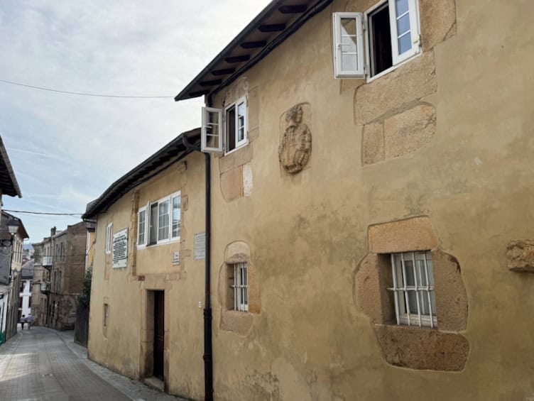 que ver en puerto de vega casa de trelles