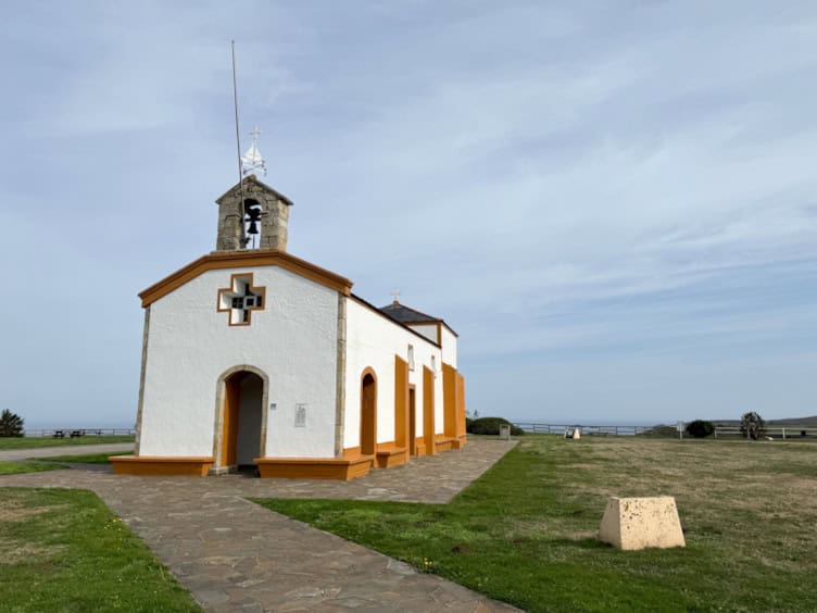 que ver en puerto de vega capilla de la atalaya