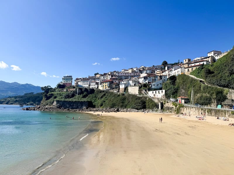 que ver en lastres playa