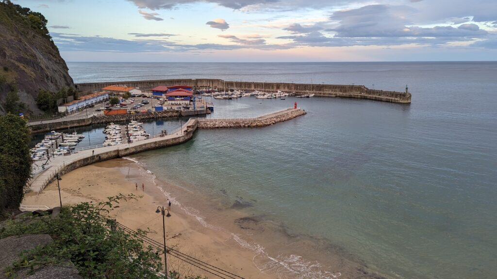 que ver en lastres puerto