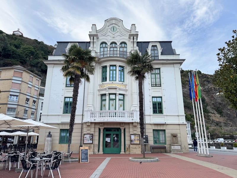 que ver en luarca ayuntamiento