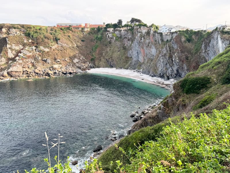 que ver en luarca playa