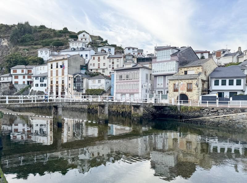 que ver en luarca puente del beso