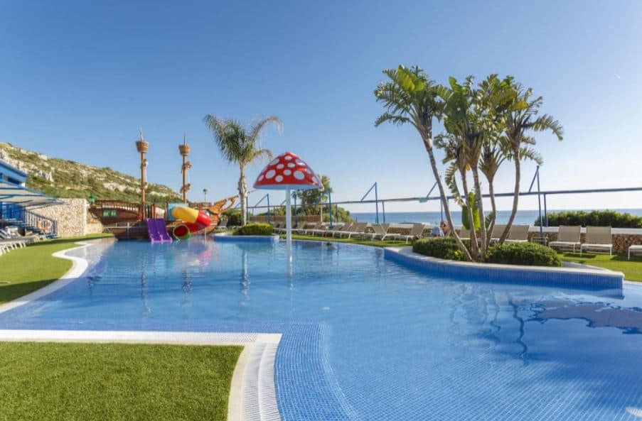 donde alojarse en menorca con niños