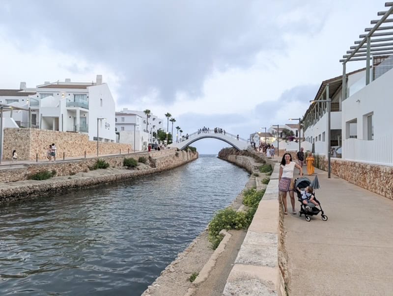 menorca con bebe cala en bosc