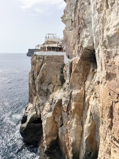 que ver en menorca cova d´en Xoroi
